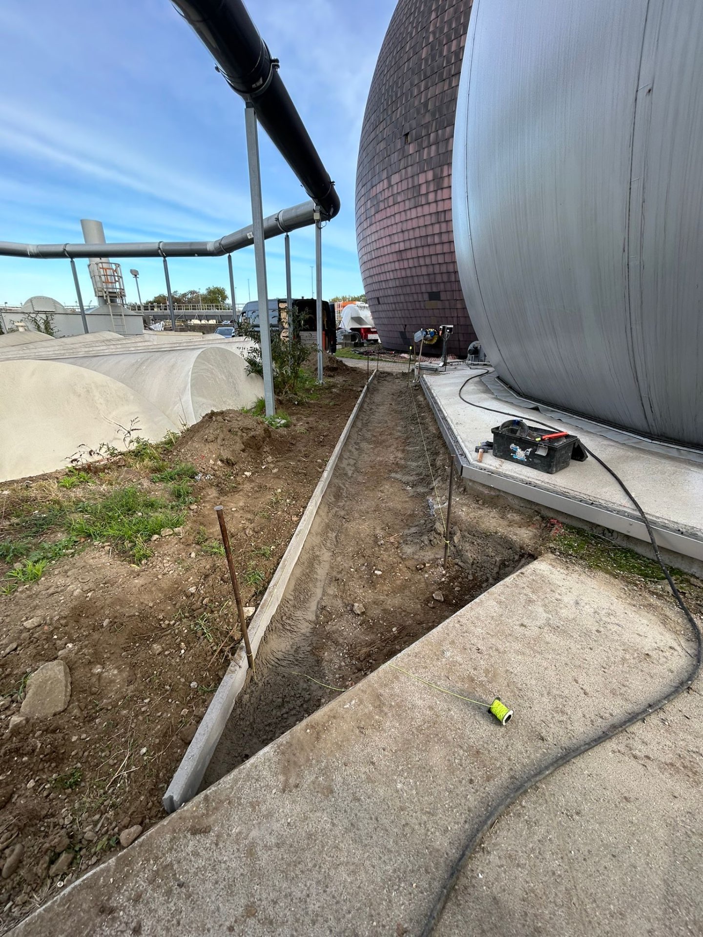 Klinker- en funderingswerk rond de installaties op de Aquafin-site in Antwerpen