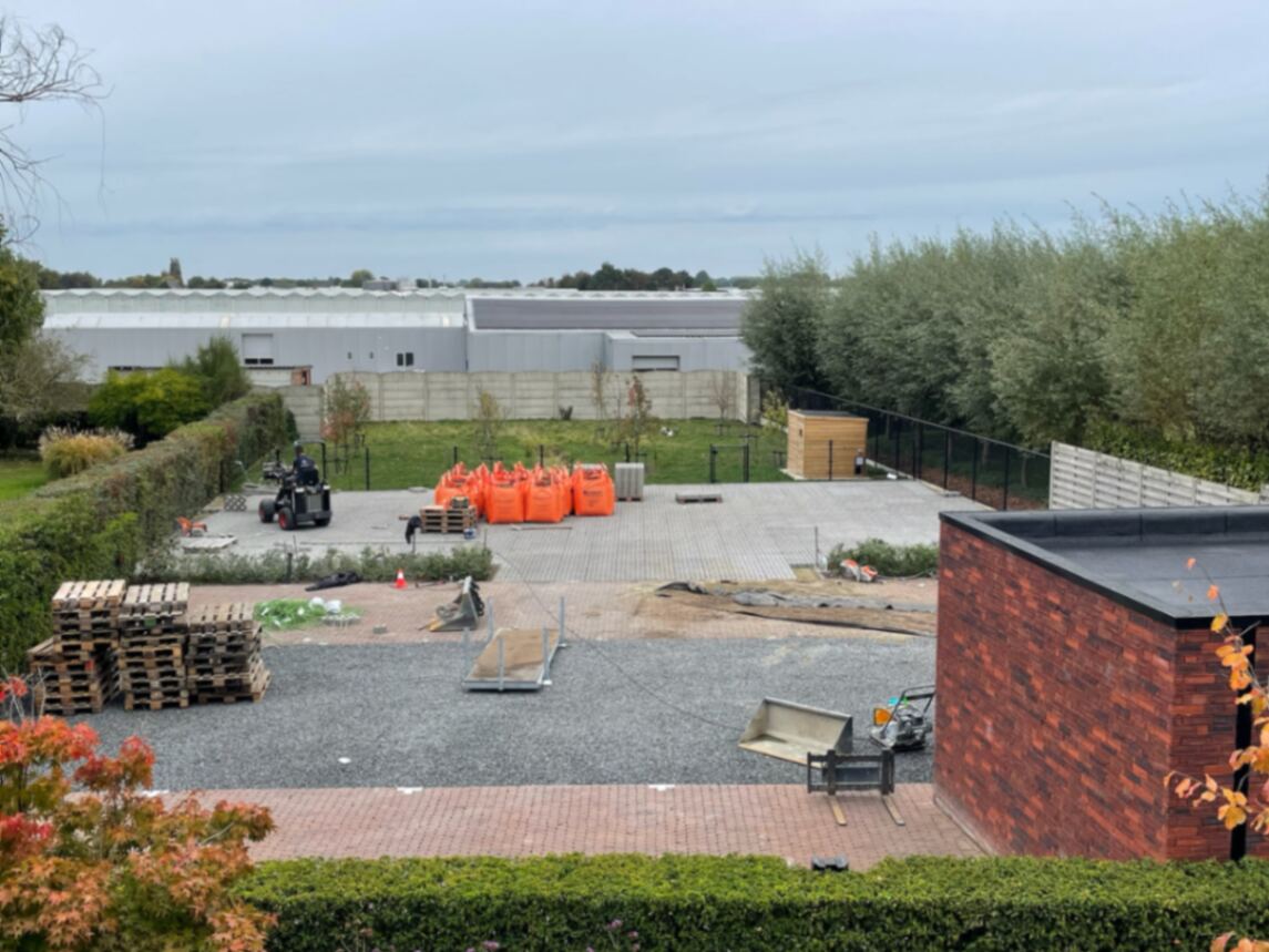 Parking voor bedrijfspand
